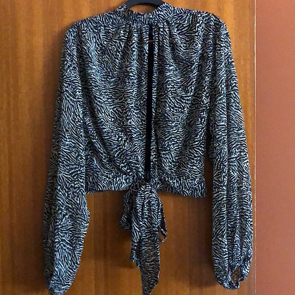 Dynamite open back crop high-neck blouse, sz S, never worn - Picture 2 of 5